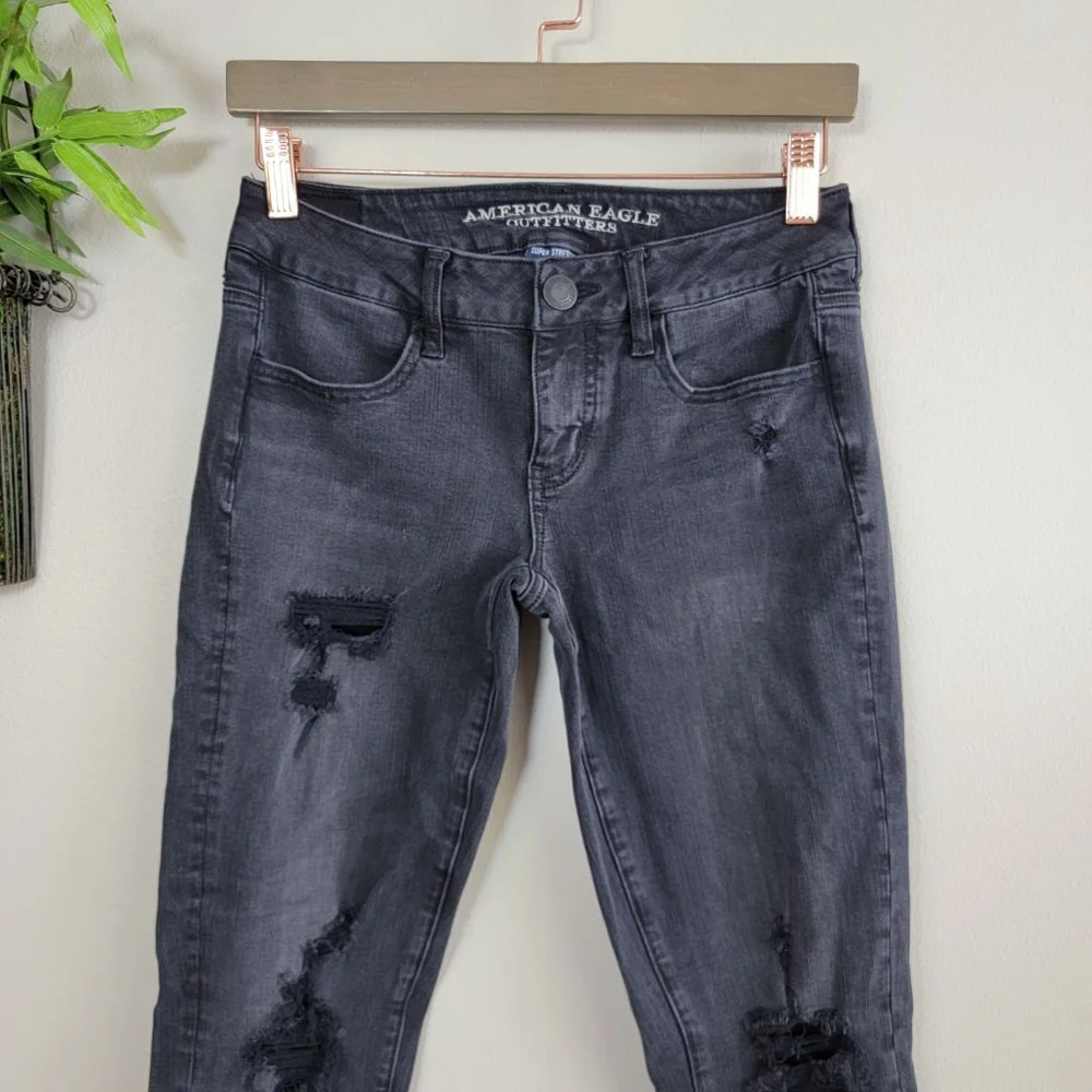American Eagle Super Low Rise Skinny Jegging Jeans Black Distressed Frayed AE 4